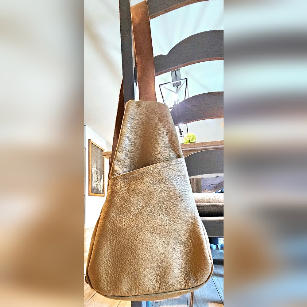 Poppy Seeds Leather crossbody bag